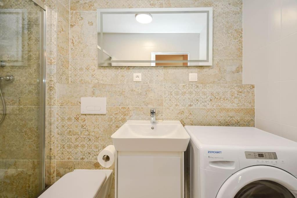 New Modern Apartment In City Center Bratislava Ngoại thất bức ảnh